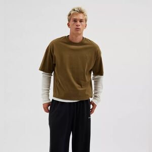 Urban outfitters Standard Cloth Foundation Solid Short Sleeve Tee green‎ M nwt